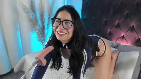 aniie_west online show from 8, 11, 2025