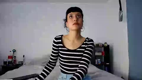 Snapshot of anika_lowen chatting on 19, 2, 2025 Anika And Lowen Your Thumbs Up Are Super Important For Us online show from 19, 2, 2025