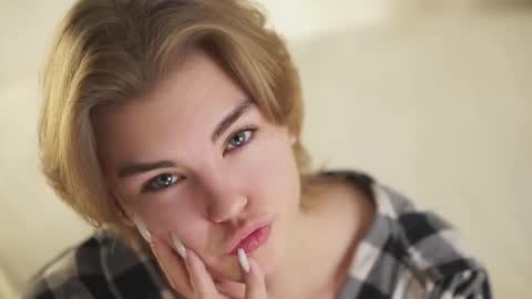 AnishaVivo online show from 3, 12, 2025