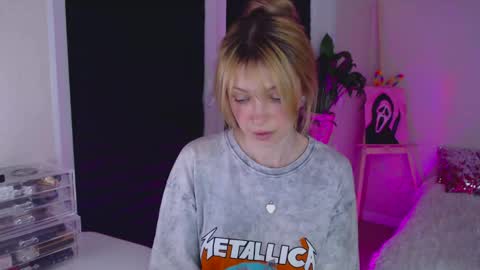 Snapshot of anita_moon_ chatting on 15, 4, 2026 anita_moon_ online show from 15, 4, 2026