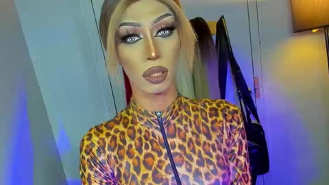 Snapshot of anitacruisze chatting on 16, 9, 2025 Miss Ann online show from 16, 9, 2025