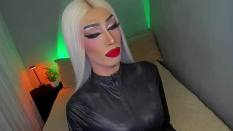 Snapshot of anitacruisze chatting on 30, 9, 2025 Miss Ann online show from 30, 9, 2025