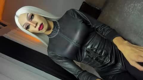 Snapshot of anitacruisze chatting on 22, 11, 2025 Miss Ann online show from 22, 11, 2025