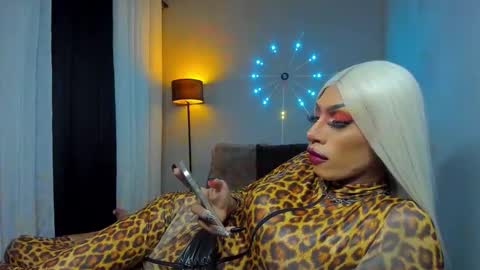 Snapshot of anitacruisze chatting on 24, 11, 2025 Miss Ann online show from 24, 11, 2025