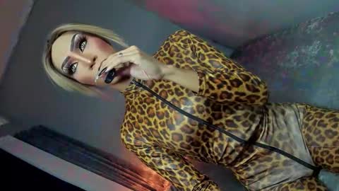 Snapshot of anitacruisze chatting on 27, 11, 2025 Miss Ann online show from 27, 11, 2025