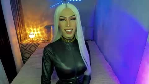 Snapshot of anitacruisze chatting on 28, 11, 2025 Miss Ann online show from 28, 11, 2025