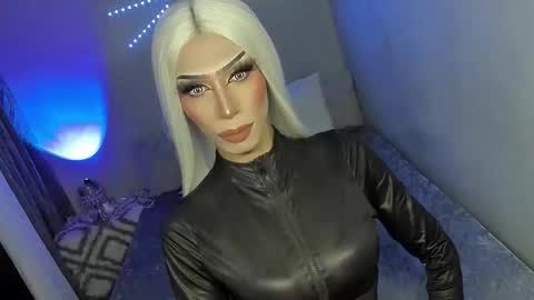 Snapshot of anitacruisze chatting on 30, 11, 2025 Miss Ann online show from 30, 11, 2025