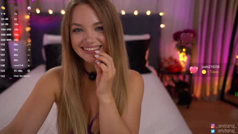 Snapshot of anitaraj_ chatting on 18, 9, 2025 Im Anita thumb up me please its important online show from 18, 9, 2025