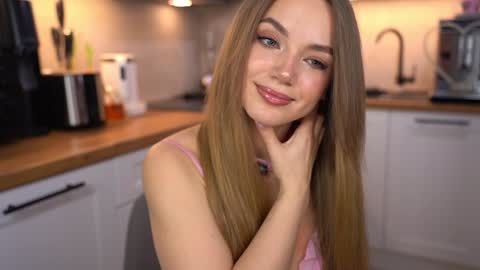 Im Anita thumb up me please its important online show from 28, 3, 2026