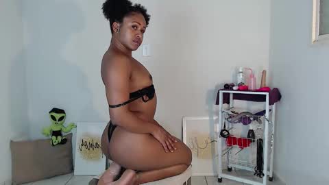 Hello My name is NaiaraPv is OPEN online show from 13, 11, 2025