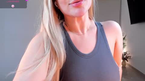 Snapshot of ann__w chatting on 19, 12, 2025 Ann online show from 19, 12, 2025