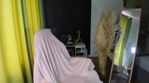 Snapshot of ann_couette chatting on 22, 7, 2026 Im Ann welcome in my room PVT is open online show from 22, 7, 2026