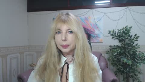 Anna Ditrih online show from 22, 1, 2025