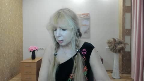 Snapshot of anna_ditrih chatting on 4, 4, 2026 Anna Ditrih online show from 4, 4, 2026