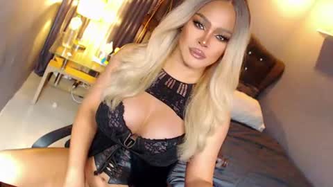 Snapshot of anna_mclaine chatting on 26, 6, 2026 Miss Anna online show from 26, 6, 2026