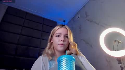 Snapshot of anna_robinson chatting on 27, 10, 2025 Anna online show from 27, 10, 2025