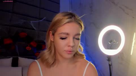 Snapshot of anna_robinson chatting on 29, 10, 2025 Anna online show from 29, 10, 2025