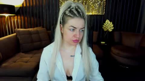 Snapshot of anna_snow9 chatting on 1, 5, 2026 anna_snow9 online show from 1, 5, 2026
