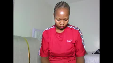 Snapshot of annabelle_doll8 chatting on 13, 10, 2025 Bell online show from 13, 10, 2025