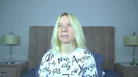 Snapshot of annamaisie chatting on 2, 12, 2025 Anna online show from 2, 12, 2025