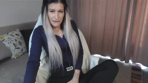 Snapshot of annamoon3 chatting on 24, 4, 2026 Anna online show from 24, 4, 2026