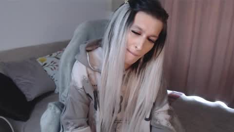 Snapshot of annamoon3 chatting on 25, 4, 2026 Anna online show from 25, 4, 2026