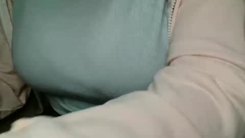 Snapshot of annbelll chatting on 15, 4, 2026 Bella online show from 15, 4, 2026