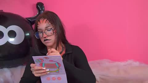 Snapshot of anneavery chatting on 25, 10, 2025 Anne online show from 25, 10, 2025