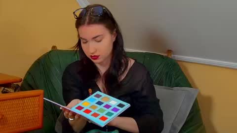 Snapshot of anneavery chatting on 28, 10, 2025 Anne online show from 28, 10, 2025