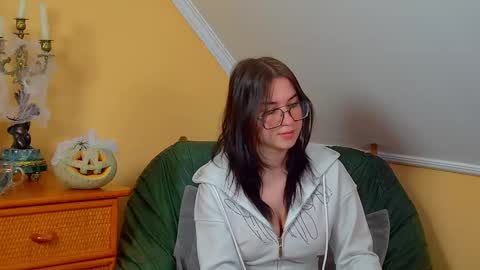 Snapshot of anneavery chatting on 31, 10, 2025 Anne online show from 31, 10, 2025