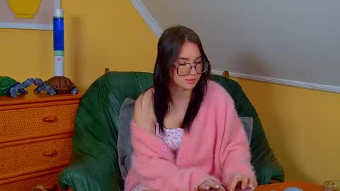 Snapshot of anneavery chatting on 14, 11, 2025 Anne online show from 14, 11, 2025