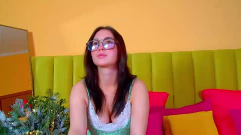 Snapshot of anneavery chatting on 3, 12, 2025 Anne online show from 3, 12, 2025