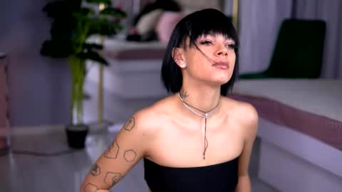 Snapshot of annefaris chatting on 16, 12, 2025 Anne online show from 16, 12, 2025