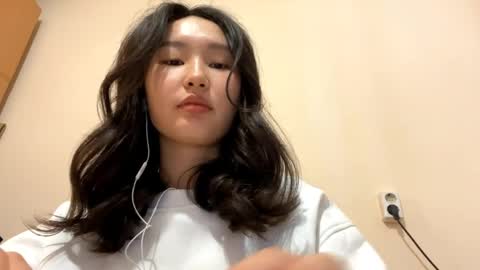 Snapshot of anneprice chatting on 6, 5, 2026 Aimi online show from 6, 5, 2026