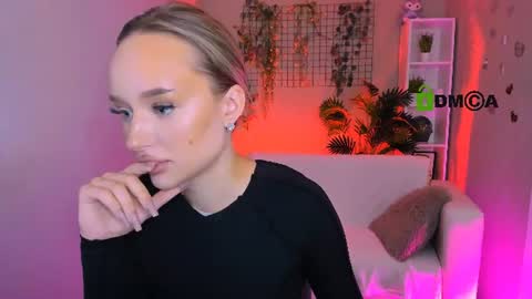 Snapshot of anneta_moon chatting on 7, 7, 2026 Anneta online show from 7, 7, 2026