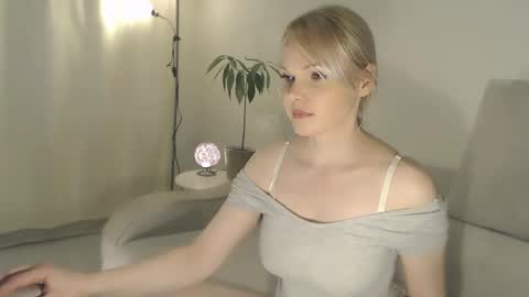 Snapshot of annett chatting on 9, 2, 2025 Annett online show from 9, 2, 2025