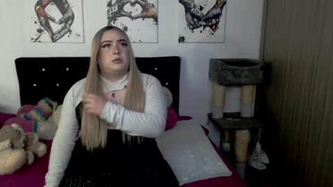 Snapshot of annevanhelsing chatting on 2, 5, 2026 Anne VanHelsing online show from 2, 5, 2026