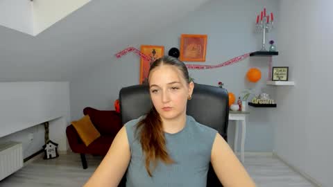 annewilsonn online show from 30, 10, 2025