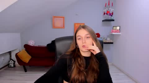 annewilsonn online show from 16, 2, 2026