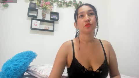 Snapshot of anni_petite_ chatting on 10, 10, 2025 online show from 10, 10, 2025