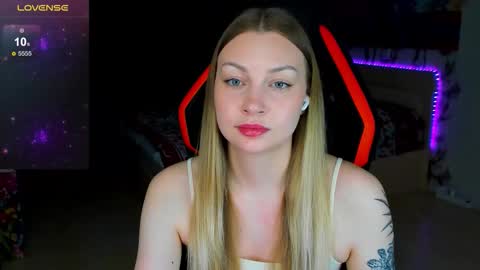 Snapshot of annie69kiss chatting on 8, 3, 2026 Annie online show from 8, 3, 2026