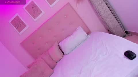 annie_dolce_ online show from 22, 10, 2025