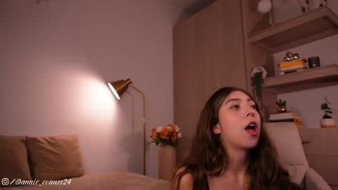 Snapshot of annie_evans24 chatting on 11, 3, 2026 Annie Evans online show from 11, 3, 2026