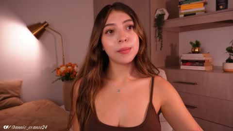 Snapshot of annie_evans24 chatting on 16, 3, 2026 Annie Evans online show from 16, 3, 2026