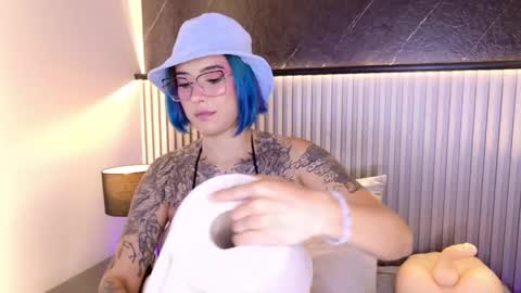 Snapshot of annie_hawk chatting on 25, 4, 2026 ANNIE HAWK online show from 25, 4, 2026