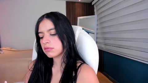 Snapshot of annie_roberts7 chatting on 7, 3, 2025 Annie Roberts online show from 7, 3, 2025