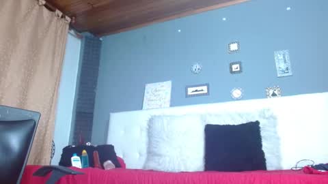 annie_scott_ online show from 28, 2, 2025