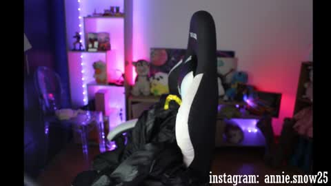Snapshot of annie_snow_ chatting on 3, 12, 2024 JEANNE no olvides seguirme dont forget follow me  uu online show from 3, 12, 2024
