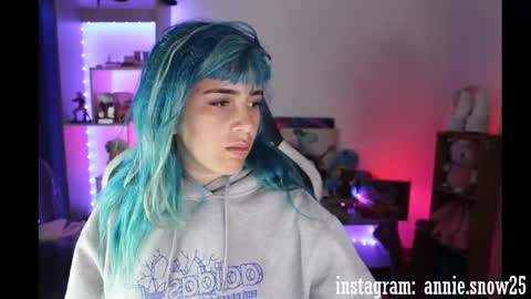 Snapshot of annie_snow_ chatting on 13, 12, 2024 JEANNE no olvides seguirme dont forget follow me  uu online show from 13, 12, 2024