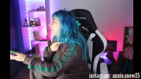 Snapshot of annie_snow_ chatting on 17, 12, 2024 JEANNE no olvides seguirme dont forget follow me  uu online show from 17, 12, 2024